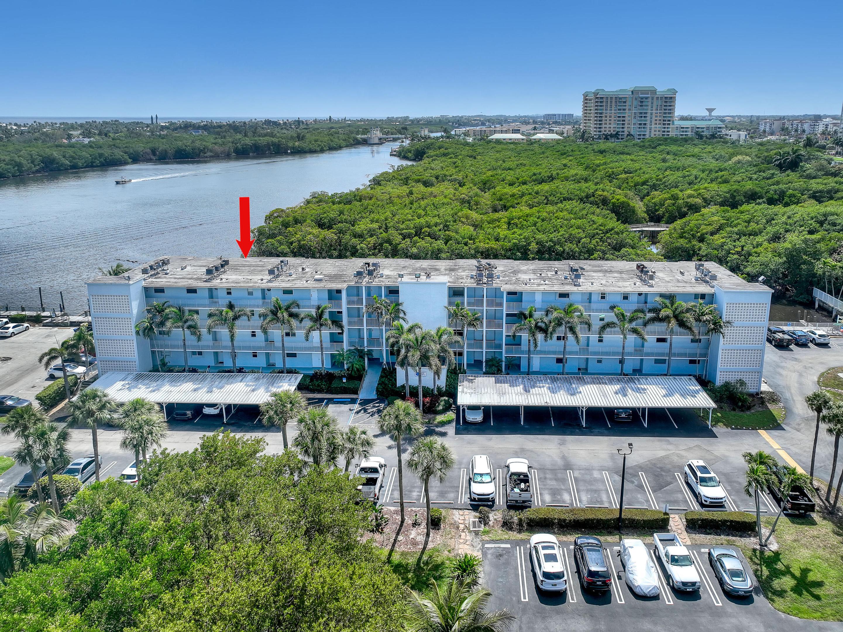 HARBOUR HALL INLET CLUB CONDO - Residential