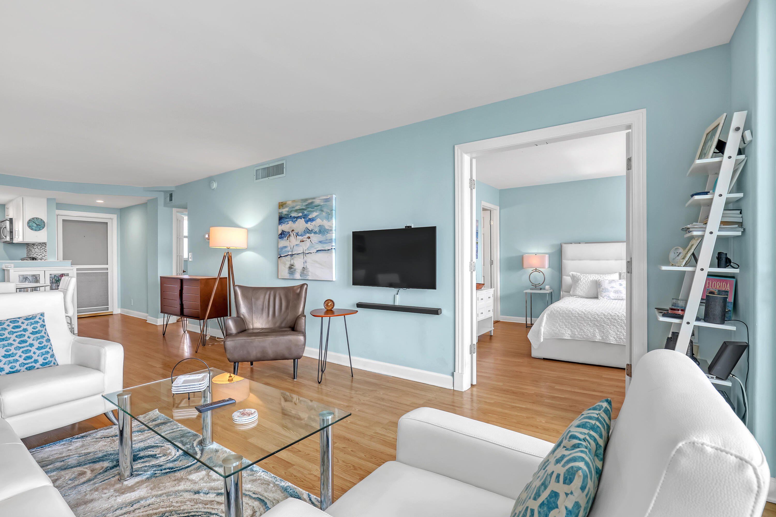 HARBOUR HALL INLET CLUB CONDO - Residential