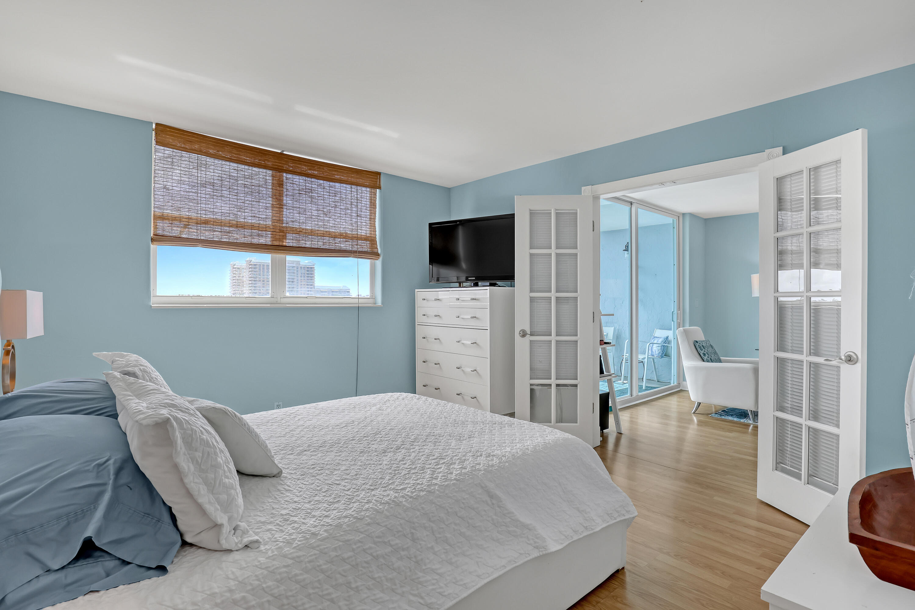 HARBOUR HALL INLET CLUB CONDO - Residential