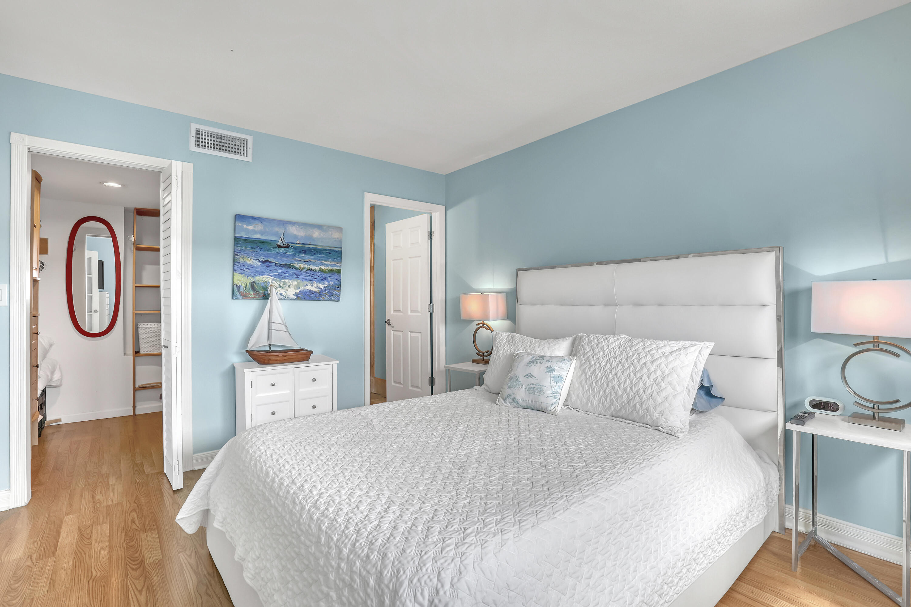 HARBOUR HALL INLET CLUB CONDO - Residential