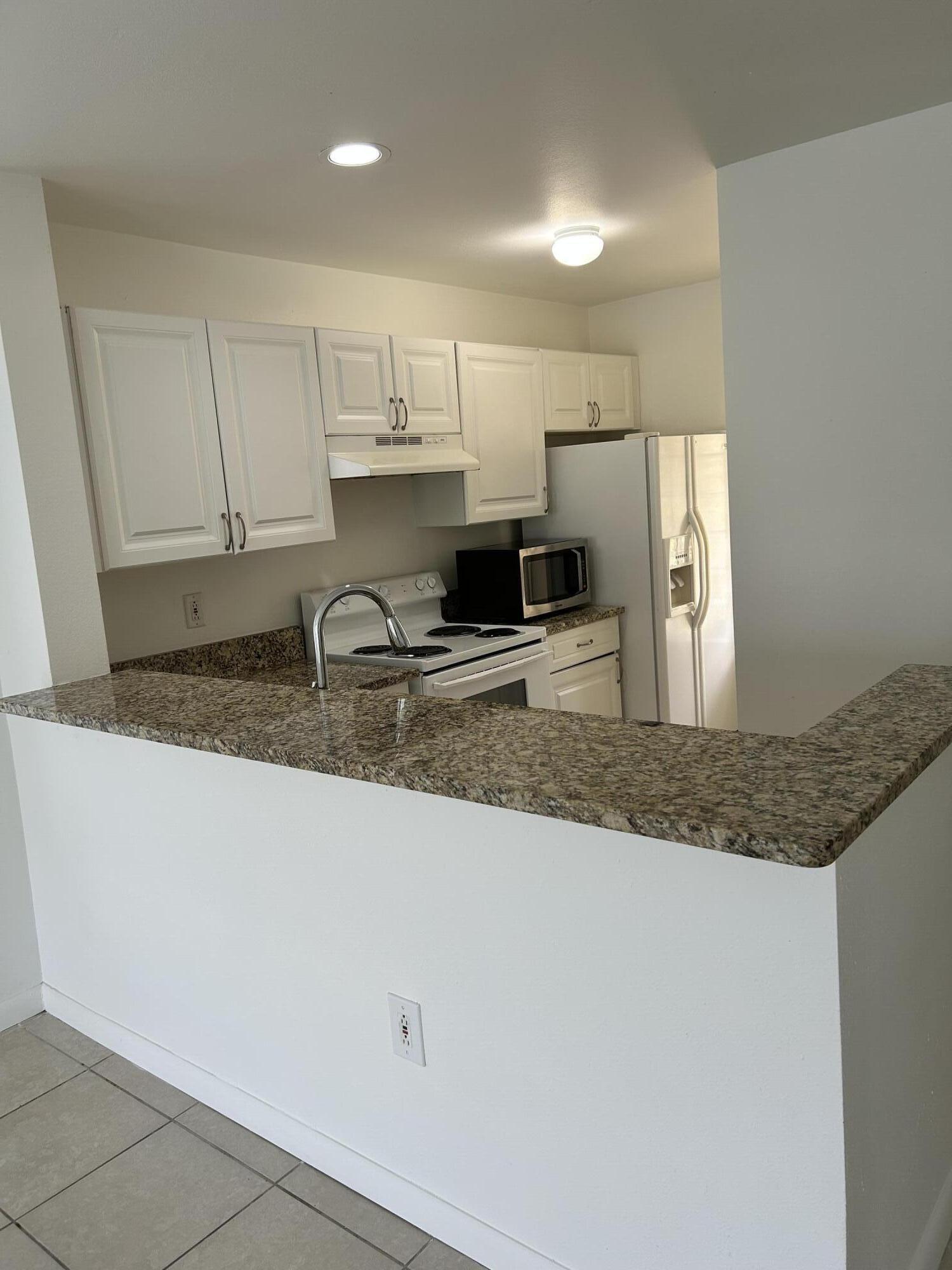 PALM LAKE CONDO - Residential Lease