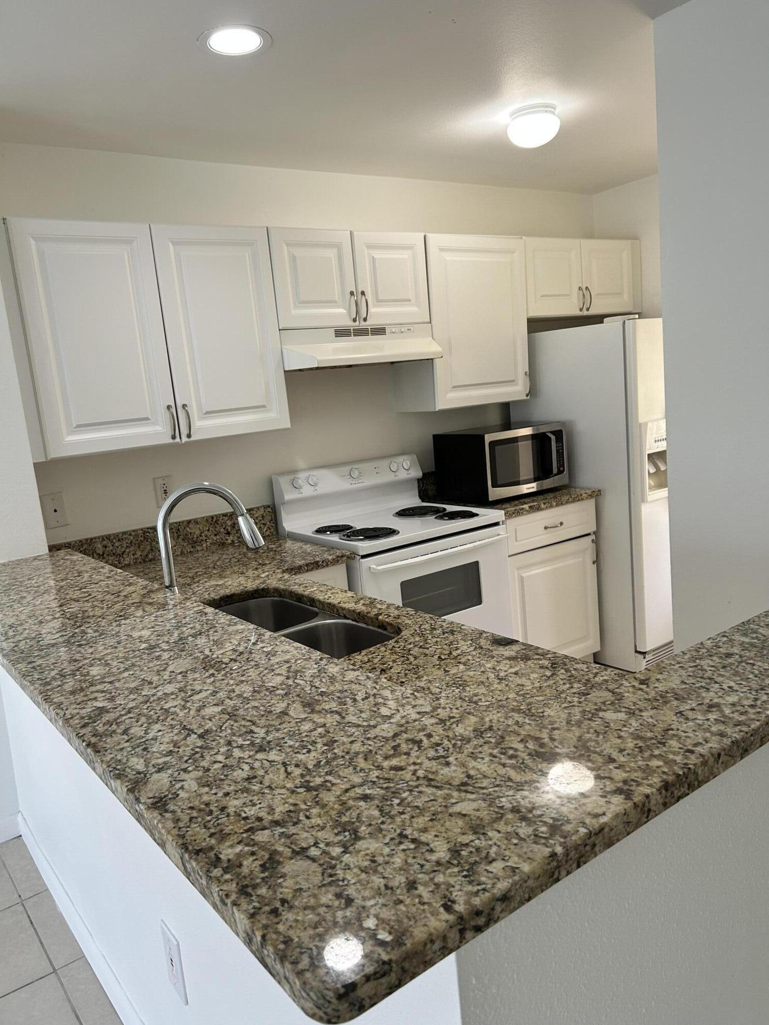 PALM LAKE CONDO - Residential Lease