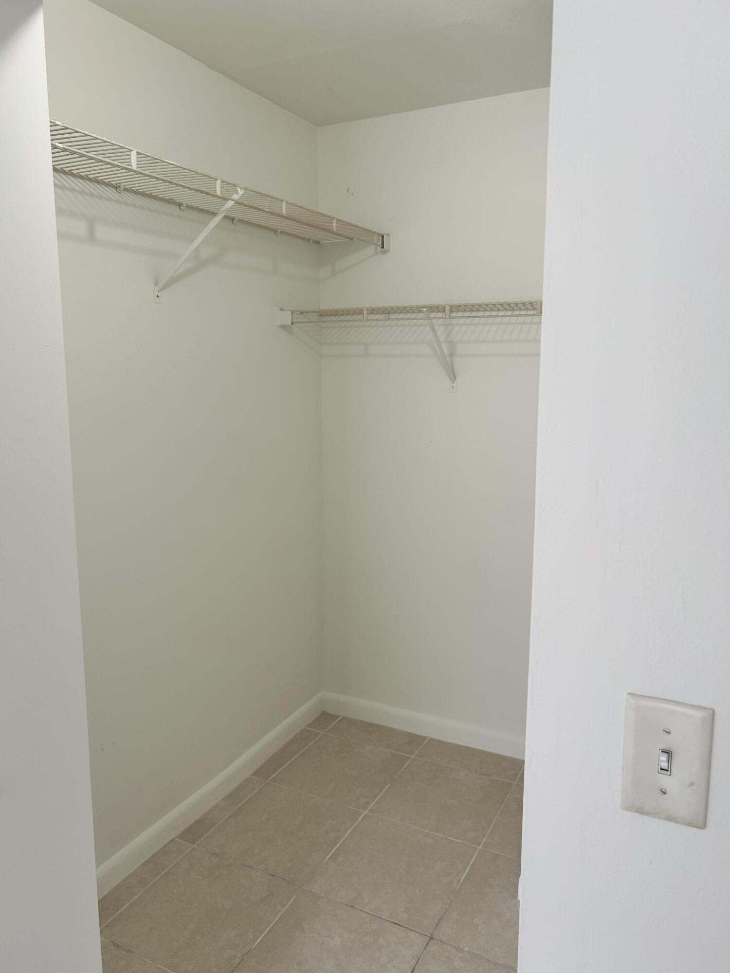 PALM LAKE CONDO - Residential Lease