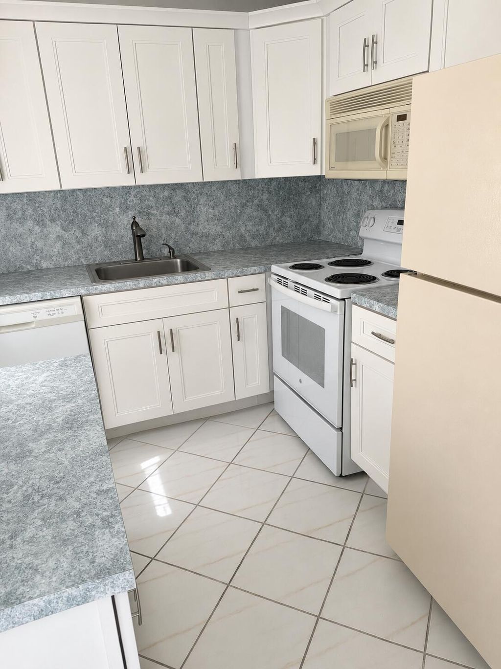 Photo of 305 Fanshaw H, Boca Raton, FL 33434 (MLS # B26043488)
