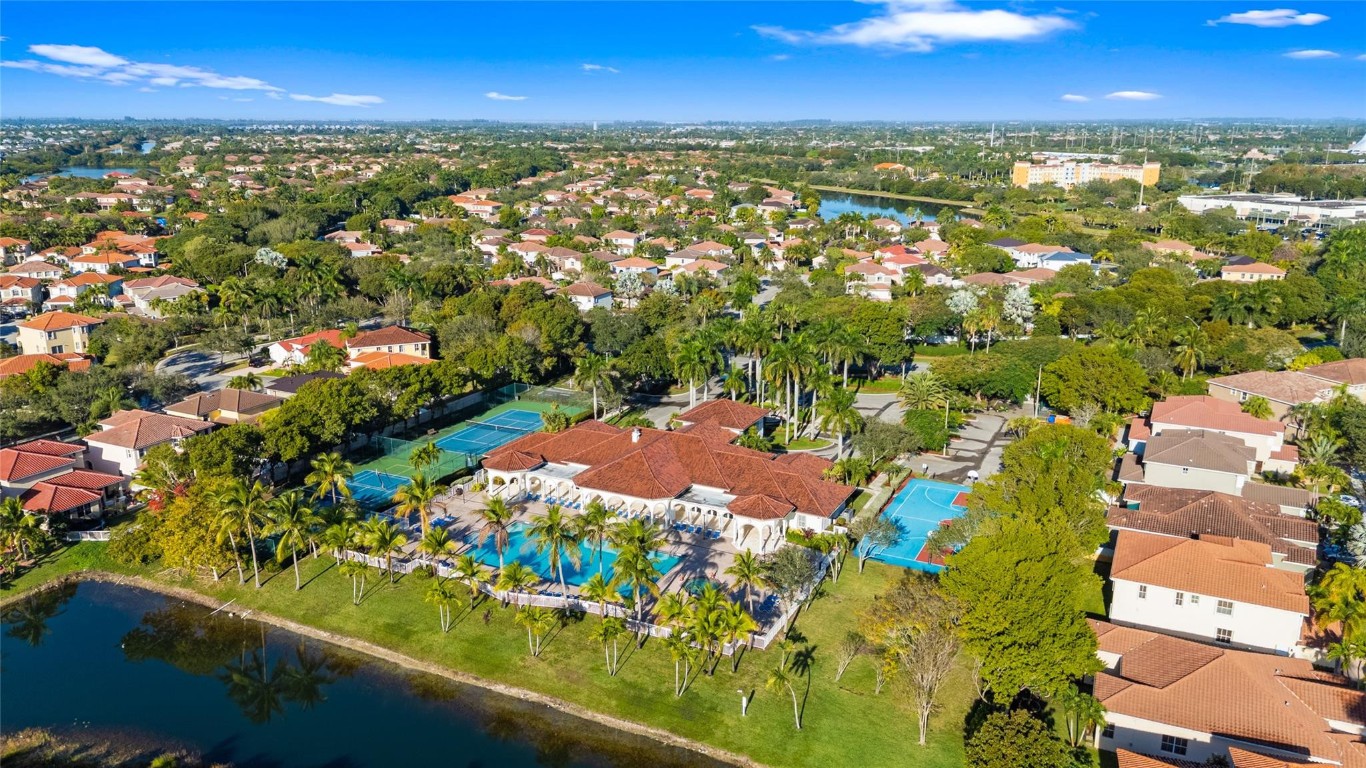 Nautica 164-36 B - Residential