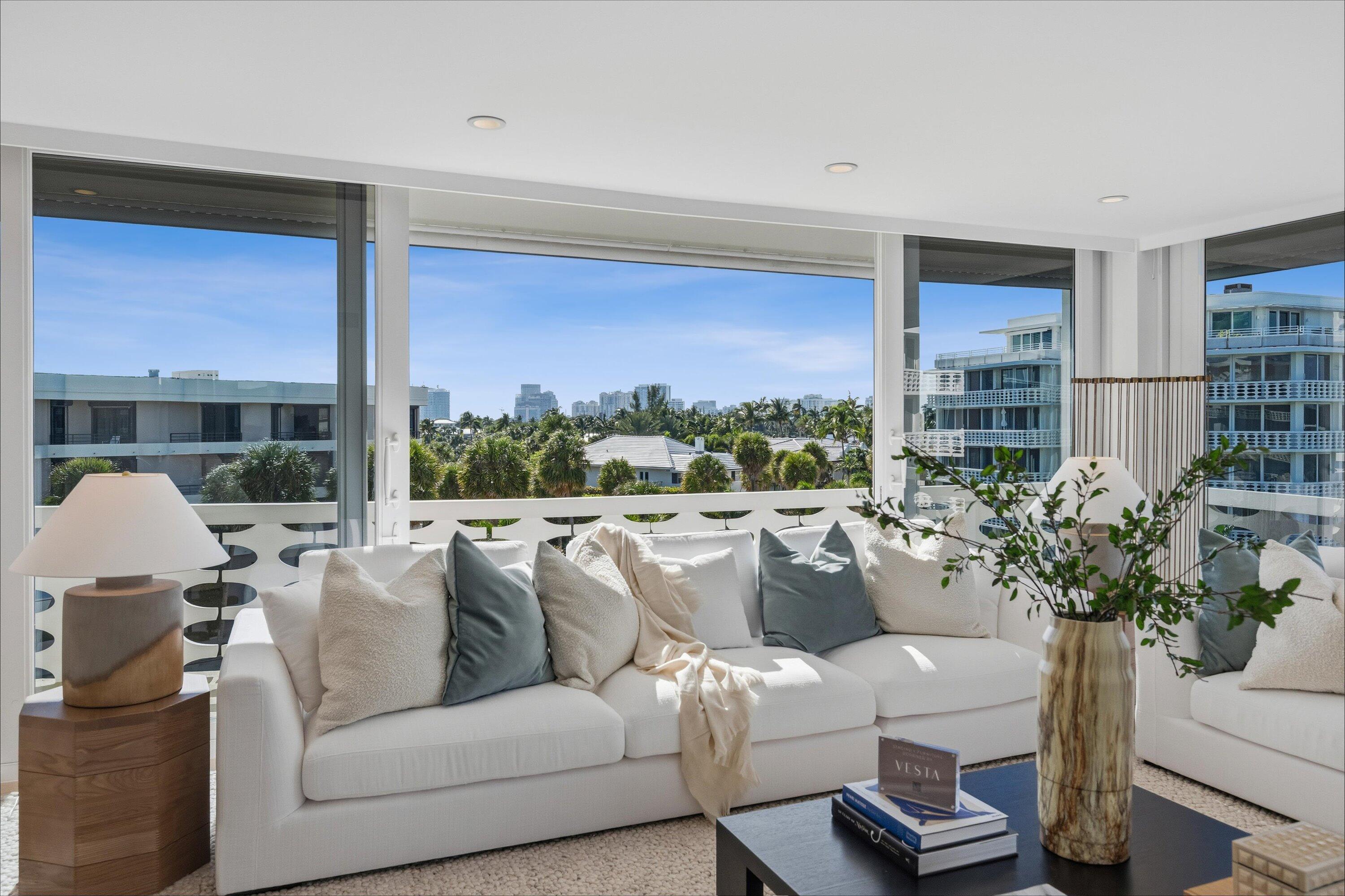 100 Sunrise Avenue 520/521