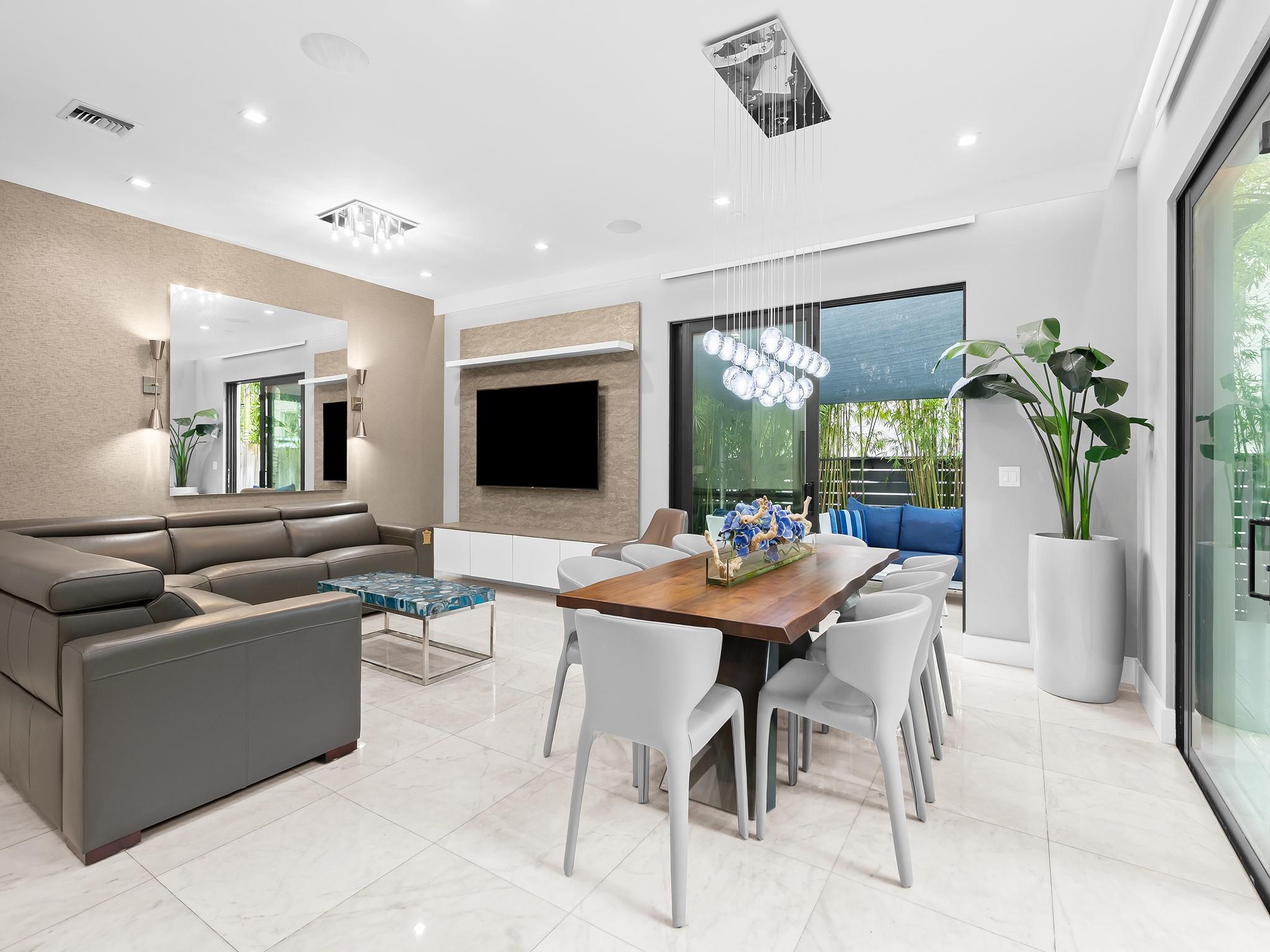 CHS OF SW1/4 OF NE1/4 LYI - Residential