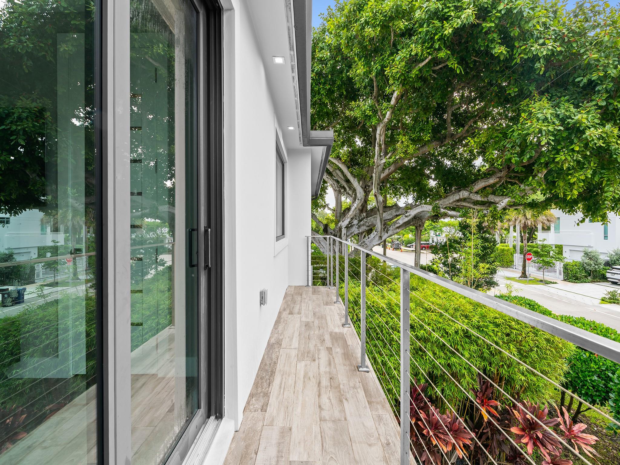 CHS OF SW1/4 OF NE1/4 LYI - Residential