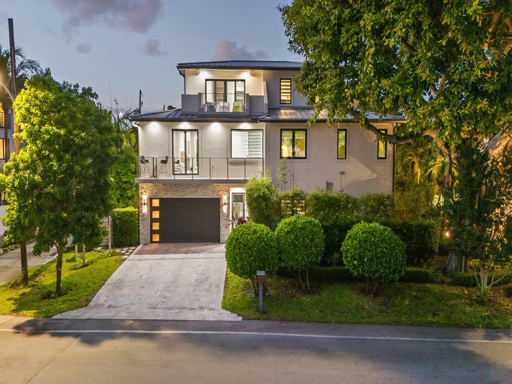 CHS OF SW1/4 OF NE1/4 LYI - Residential