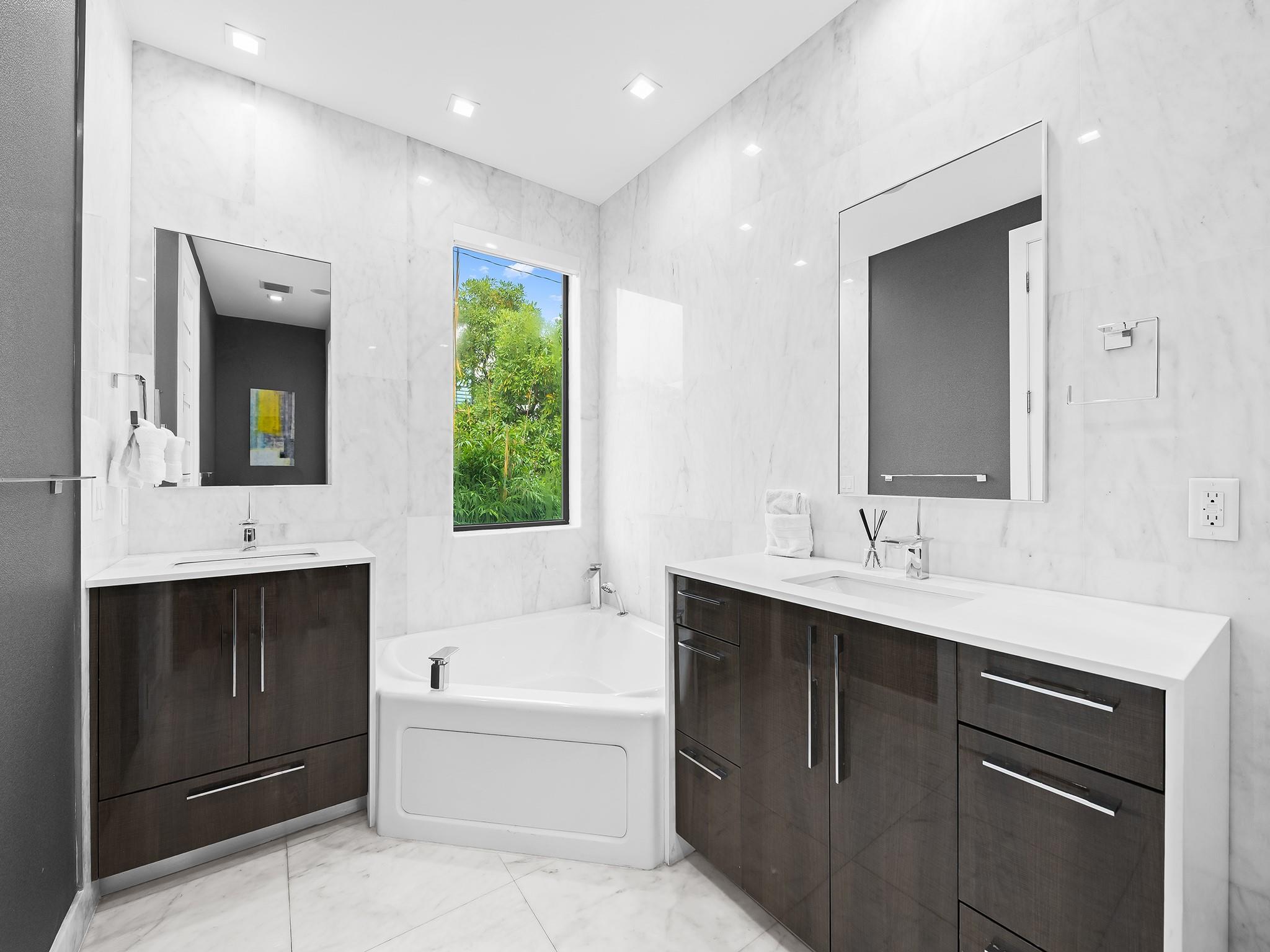 CHS OF SW1/4 OF NE1/4 LYI - Residential