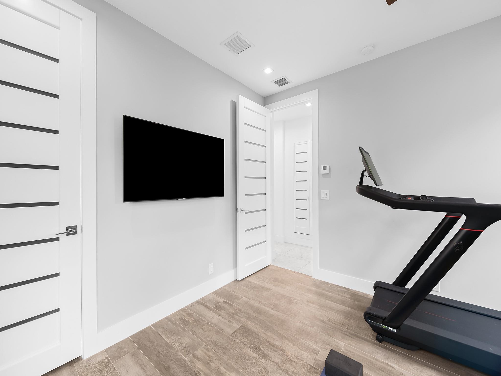 CHS OF SW1/4 OF NE1/4 LYI - Residential