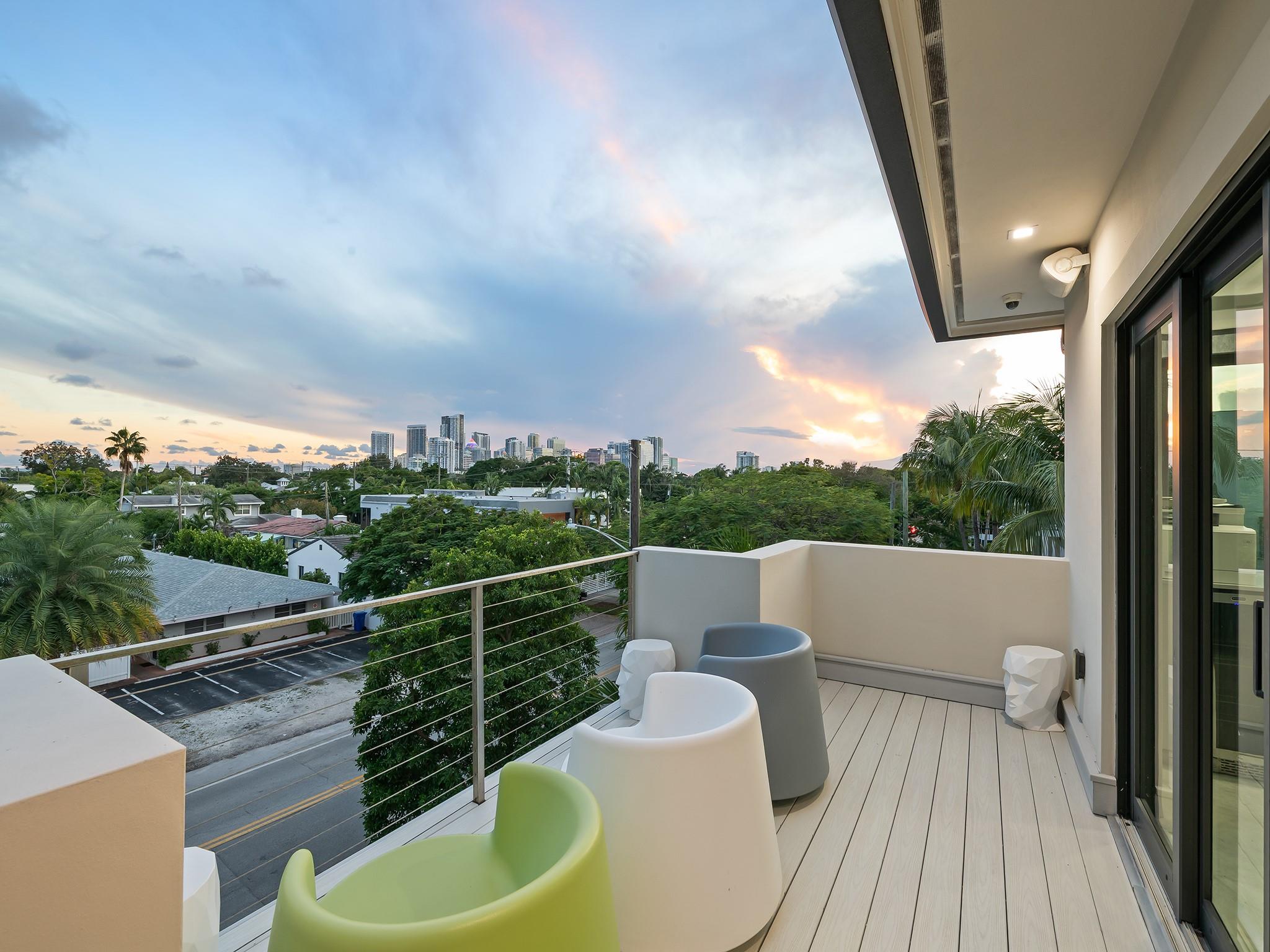 CHS OF SW1/4 OF NE1/4 LYI - Residential