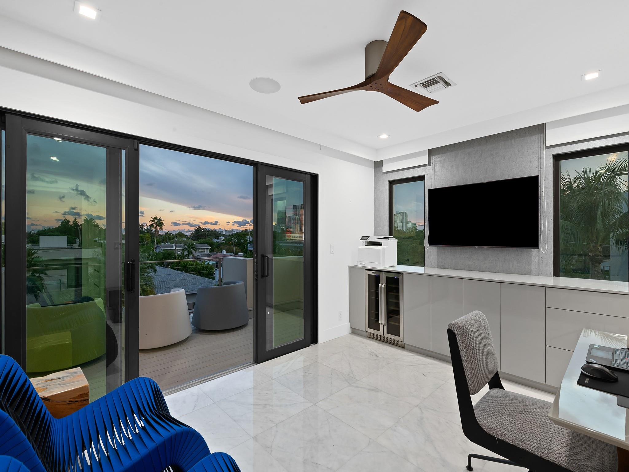 CHS OF SW1/4 OF NE1/4 LYI - Residential