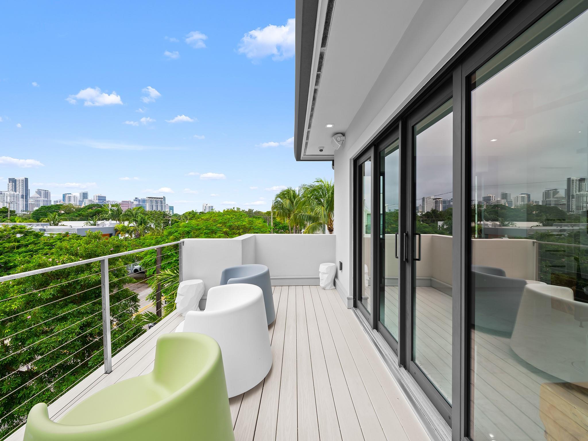 CHS OF SW1/4 OF NE1/4 LYI - Residential