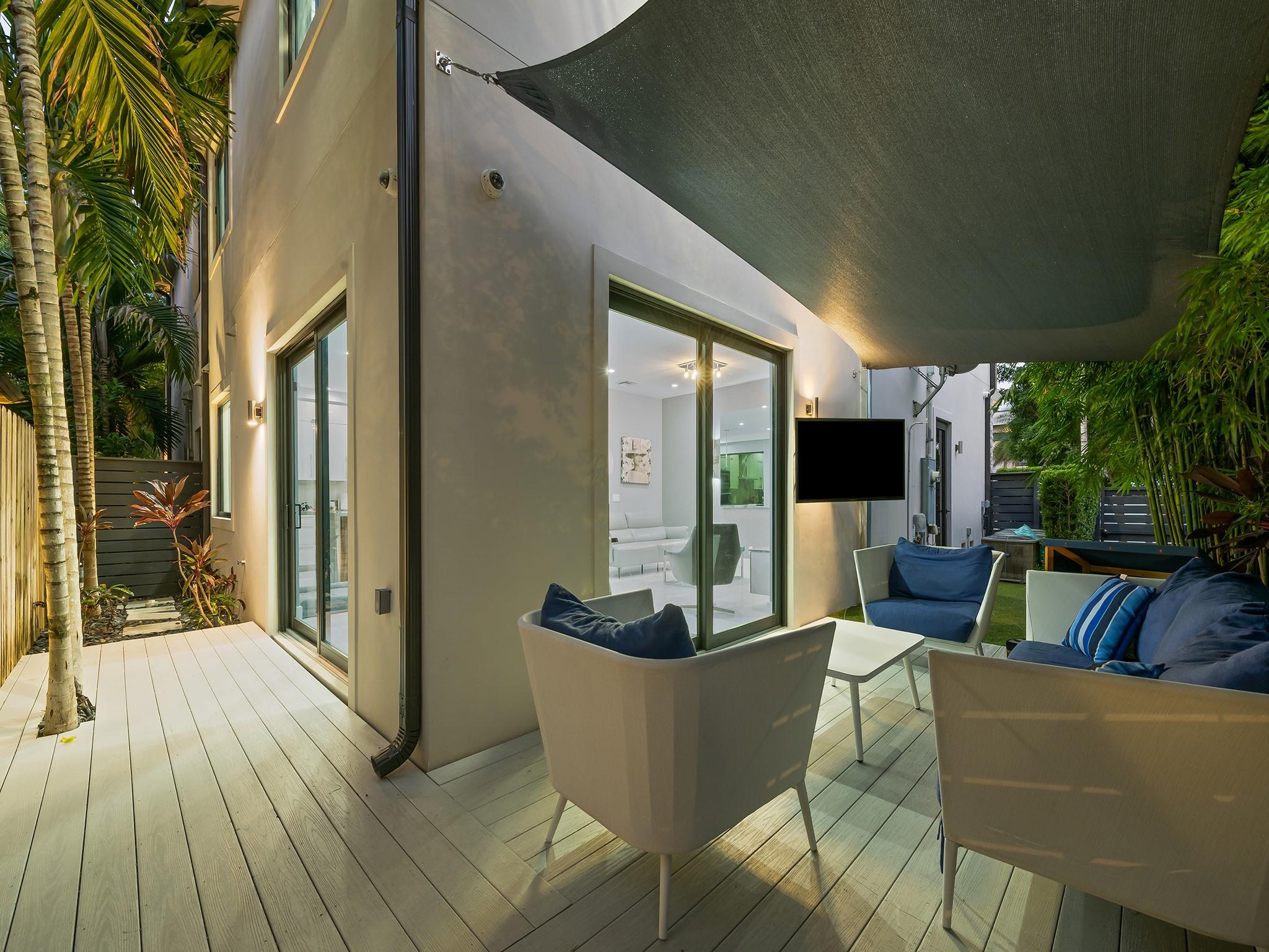 CHS OF SW1/4 OF NE1/4 LYI - Residential