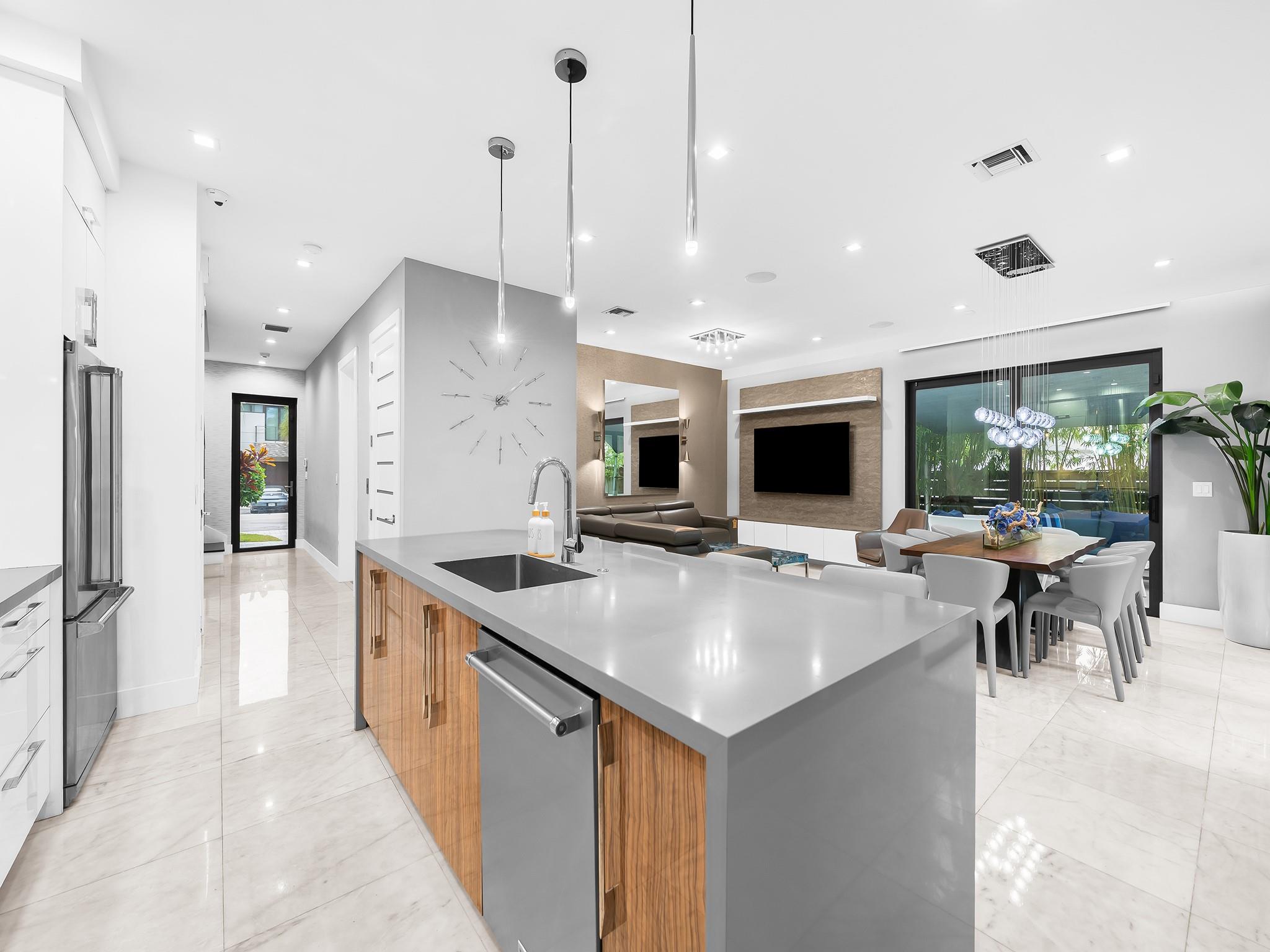 CHS OF SW1/4 OF NE1/4 LYI - Residential