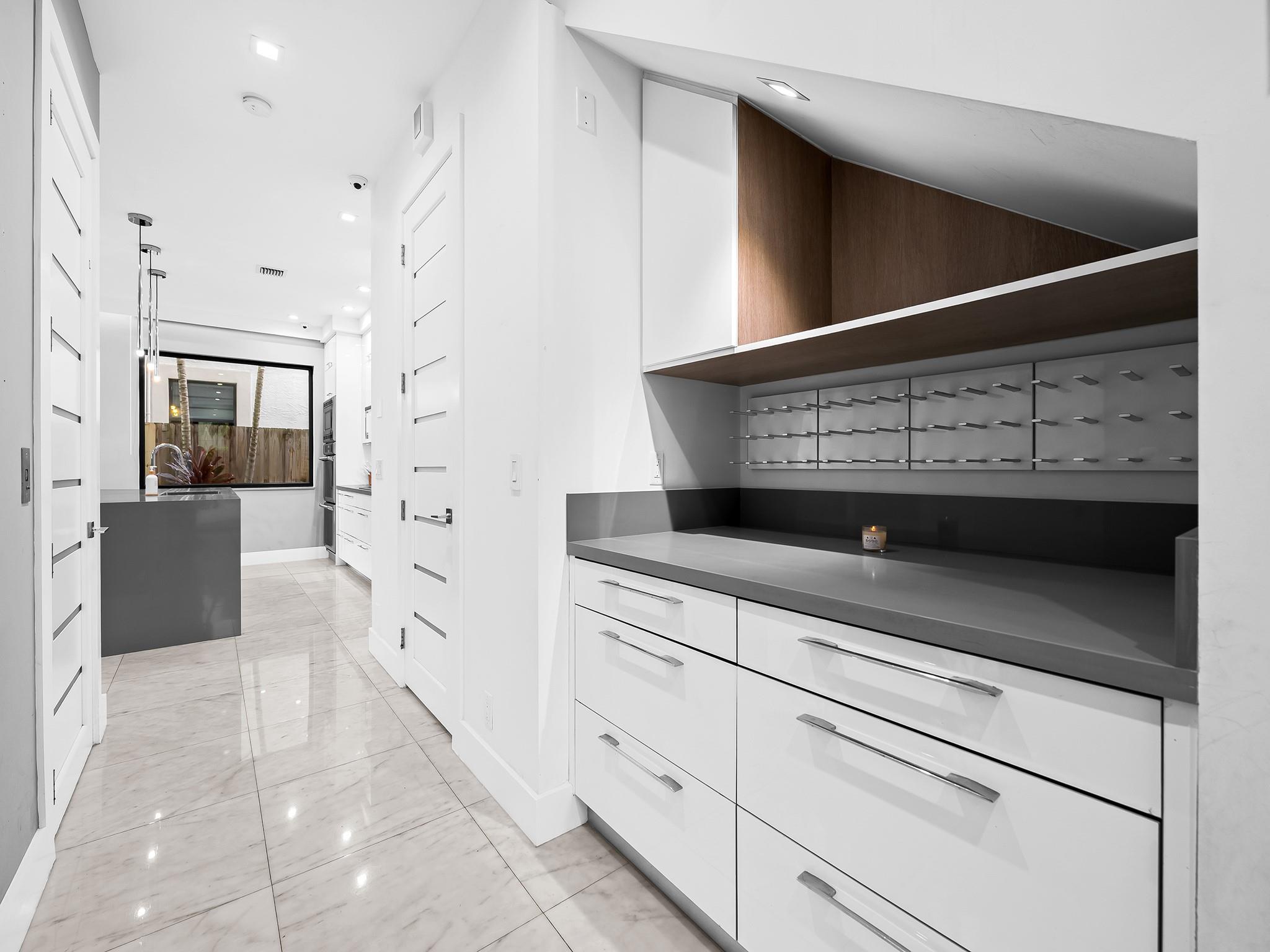 CHS OF SW1/4 OF NE1/4 LYI - Residential