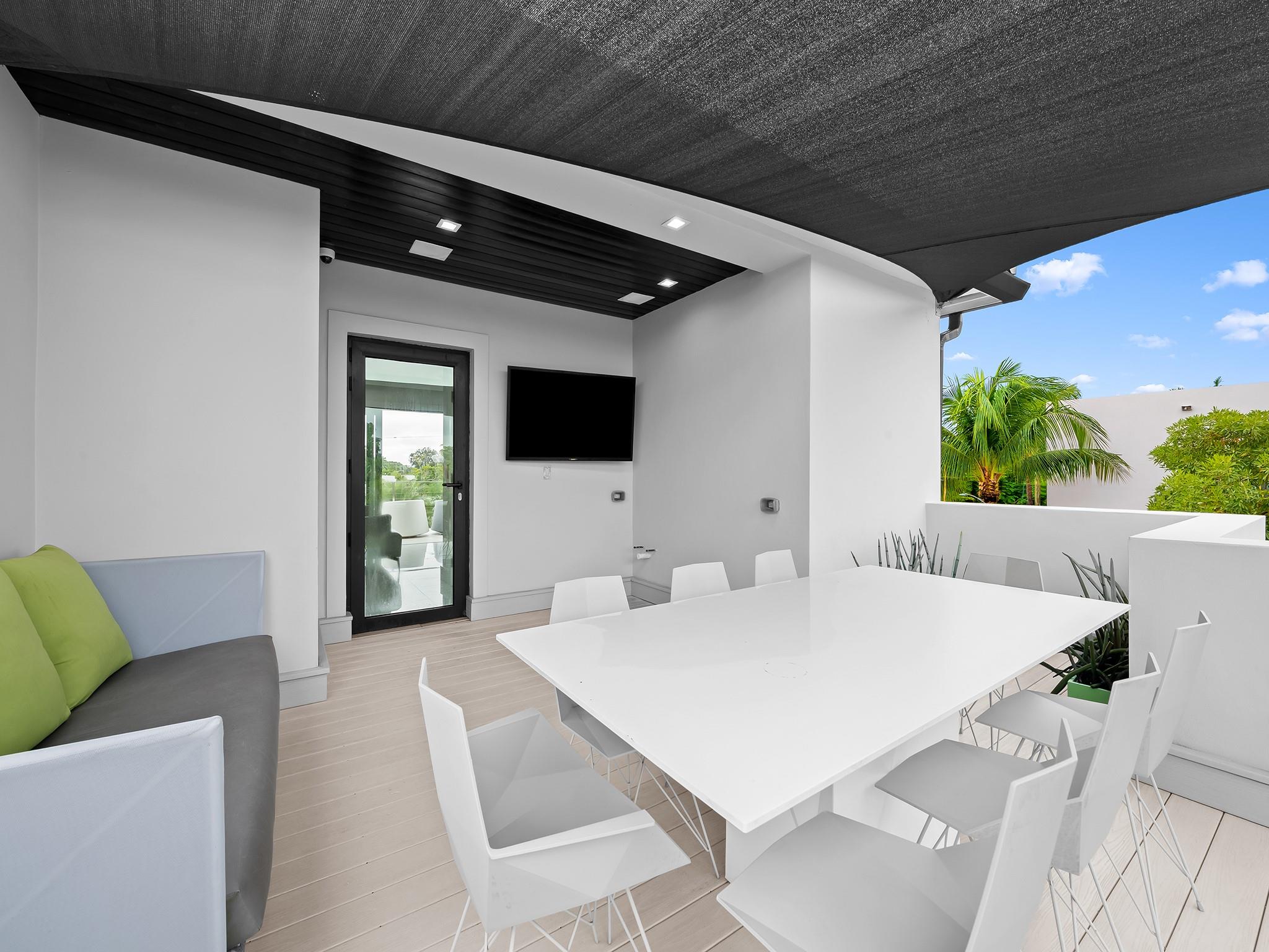 CHS OF SW1/4 OF NE1/4 LYI - Residential