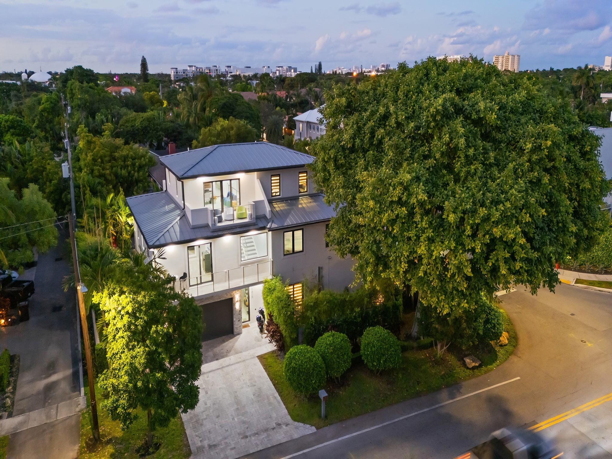 CHS OF SW1/4 OF NE1/4 LYI - Residential