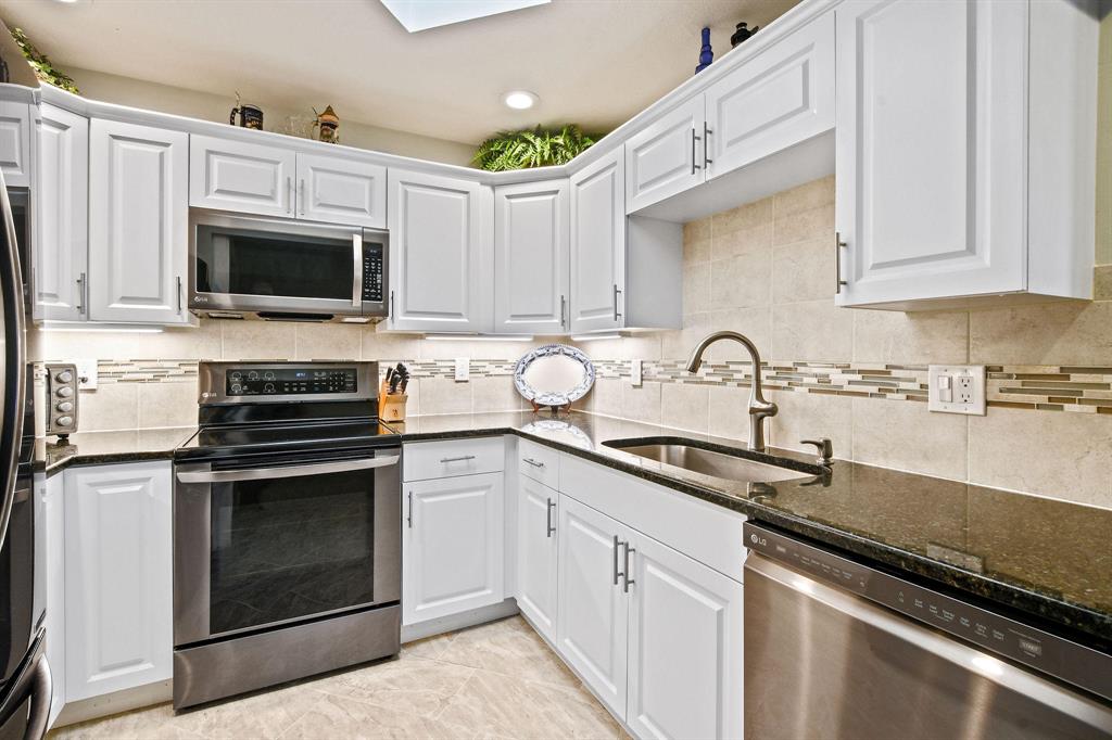 JENSEN PARK VILLAS SEC 1 - Residential