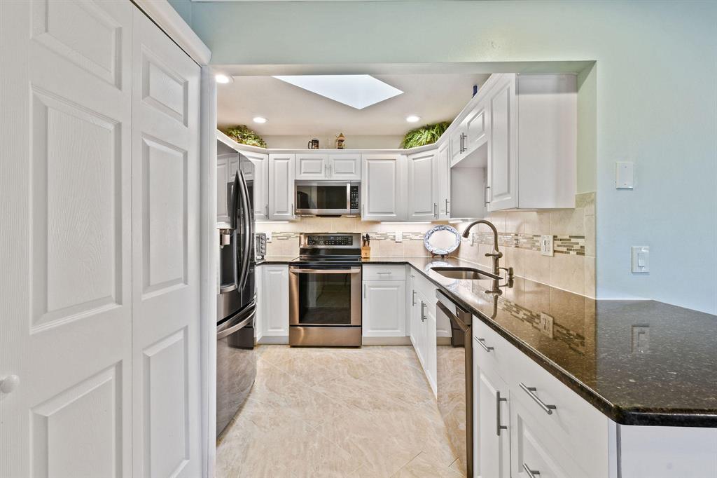 JENSEN PARK VILLAS SEC 1 - Residential