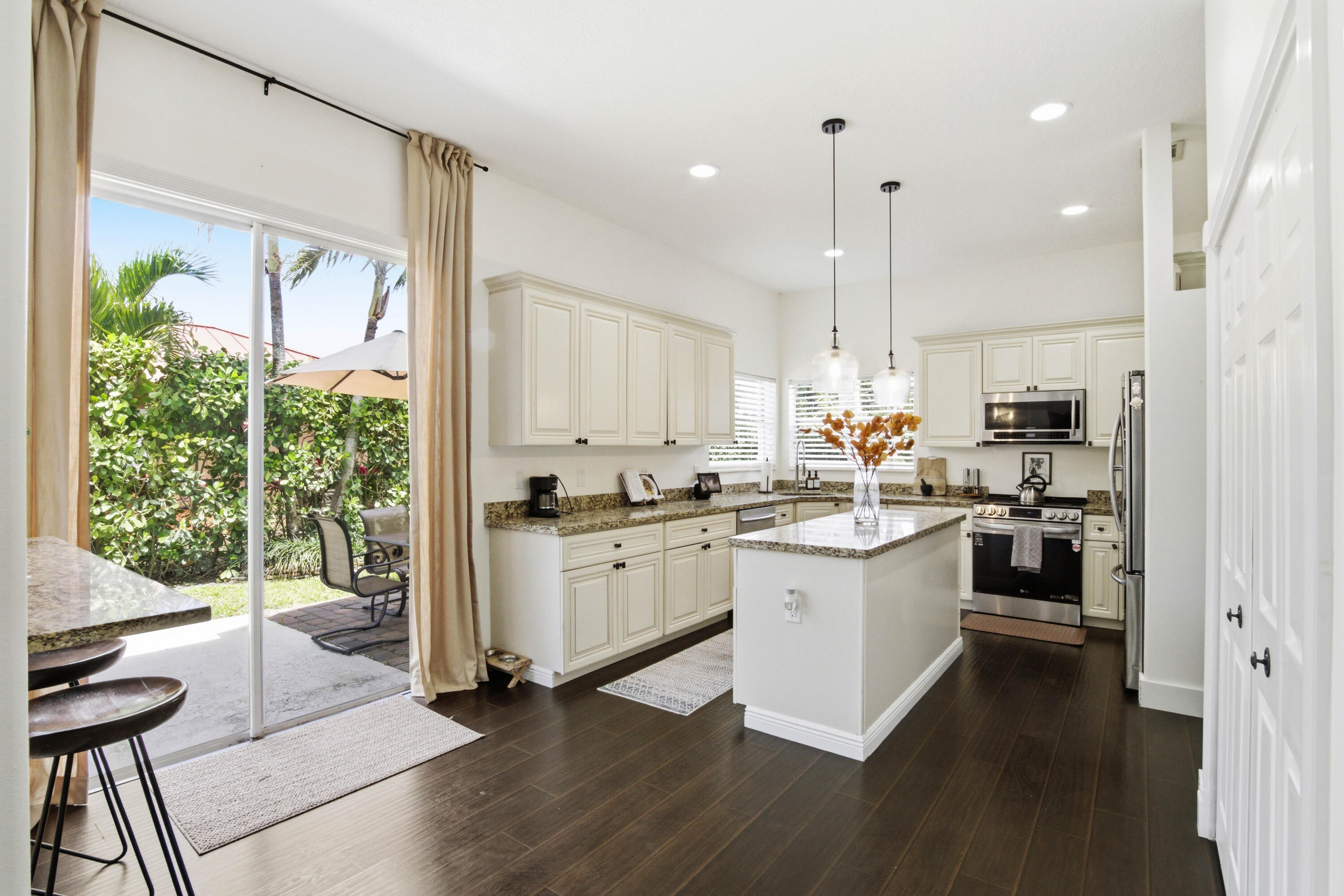 CYPRESS HEAD UNIT 1 - Residential Lease