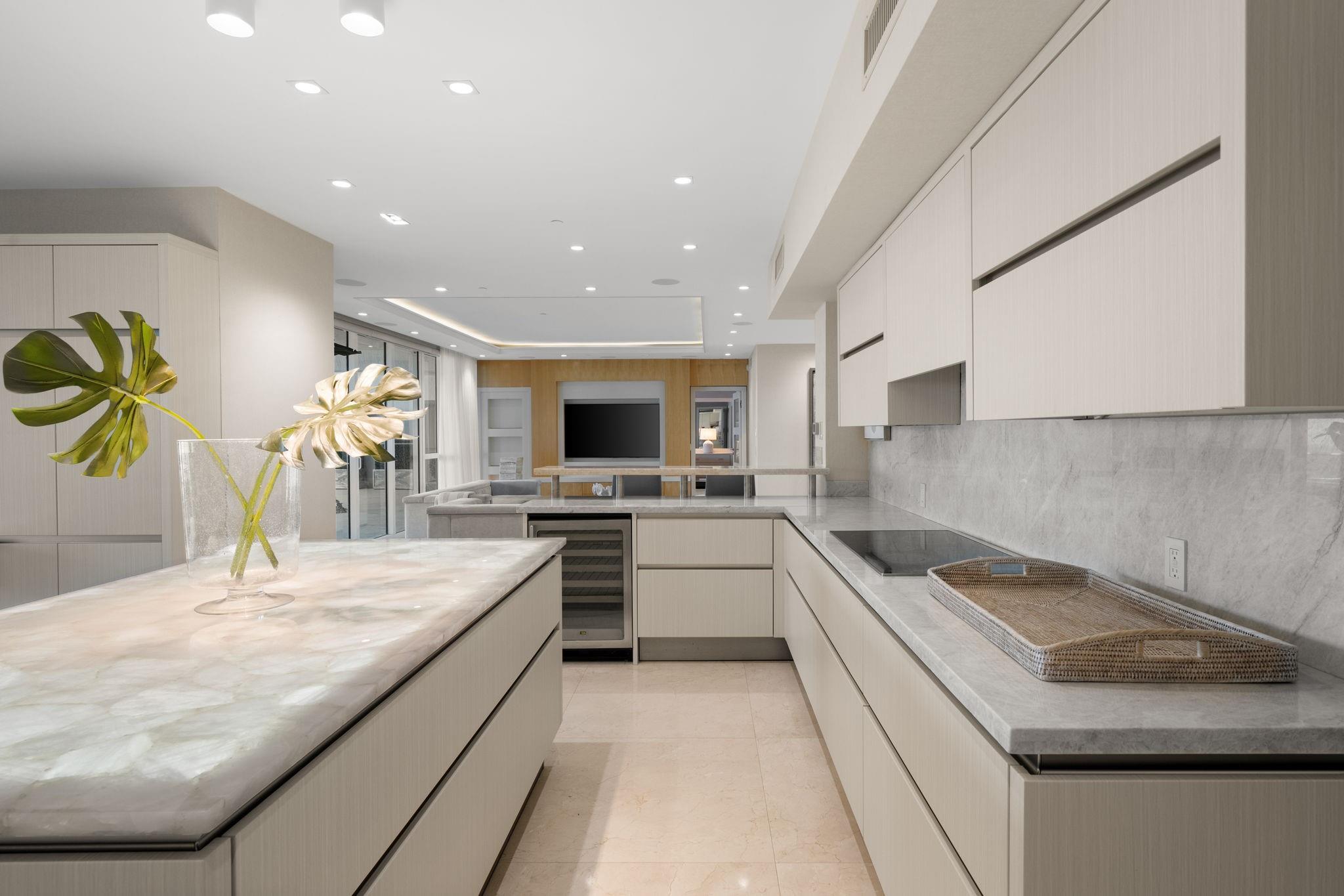 LAS OLAS BEACH CLUB - Residential