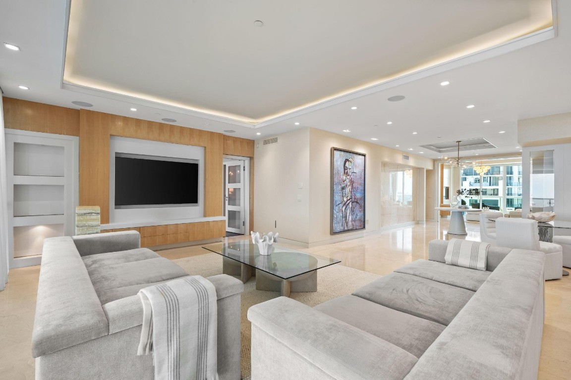 LAS OLAS BEACH CLUB - Residential