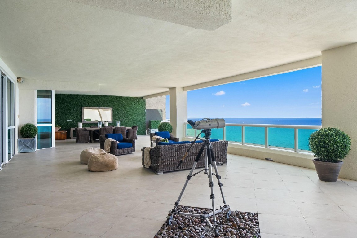 LAS OLAS BEACH CLUB - Residential