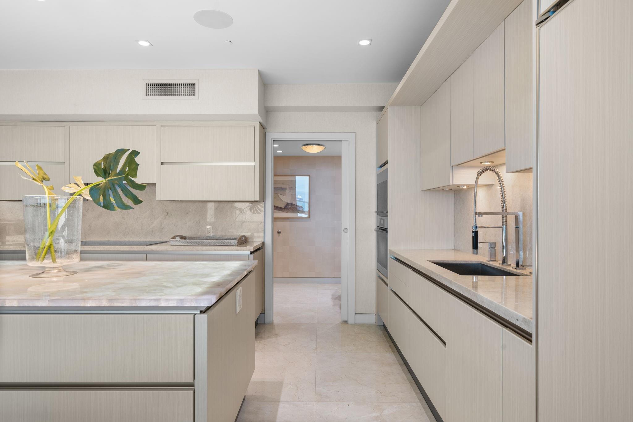 LAS OLAS BEACH CLUB - Residential