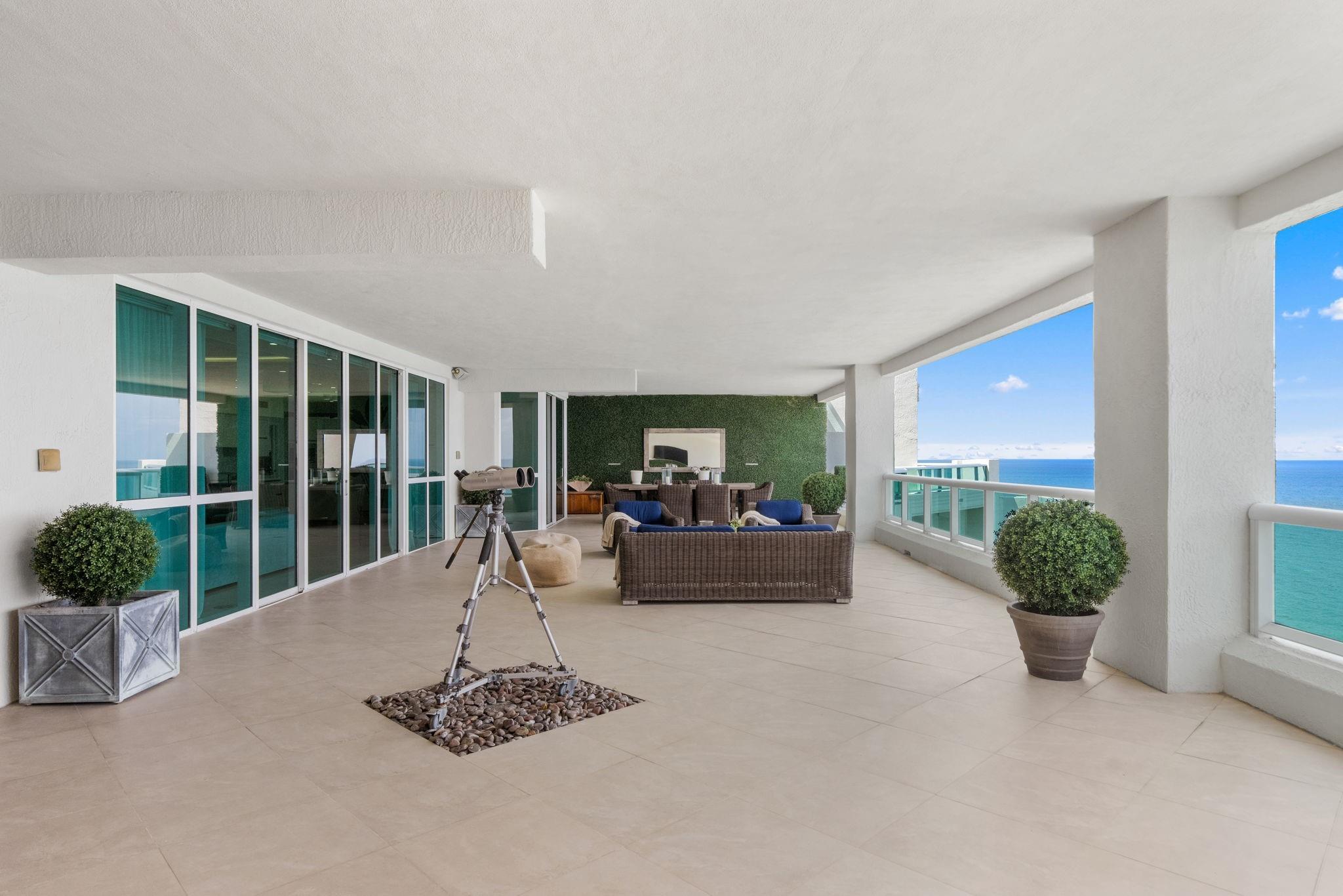 LAS OLAS BEACH CLUB - Residential