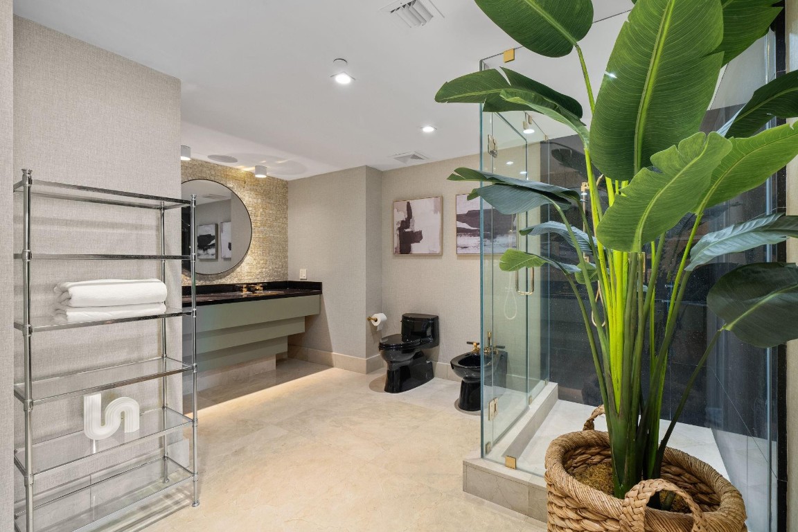 LAS OLAS BEACH CLUB - Residential