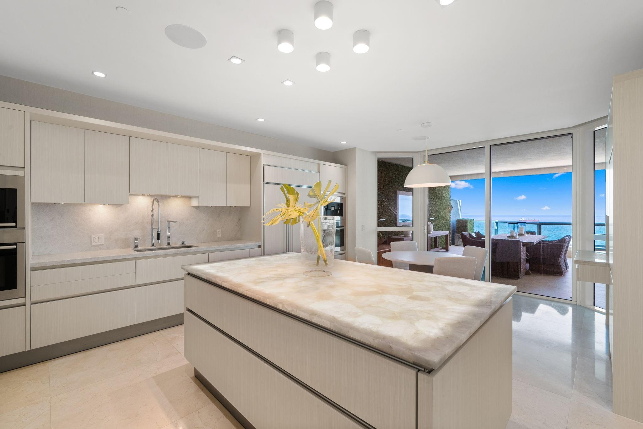 LAS OLAS BEACH CLUB - Residential