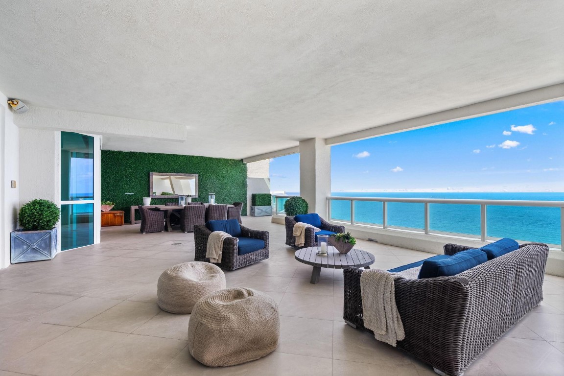 LAS OLAS BEACH CLUB - Residential