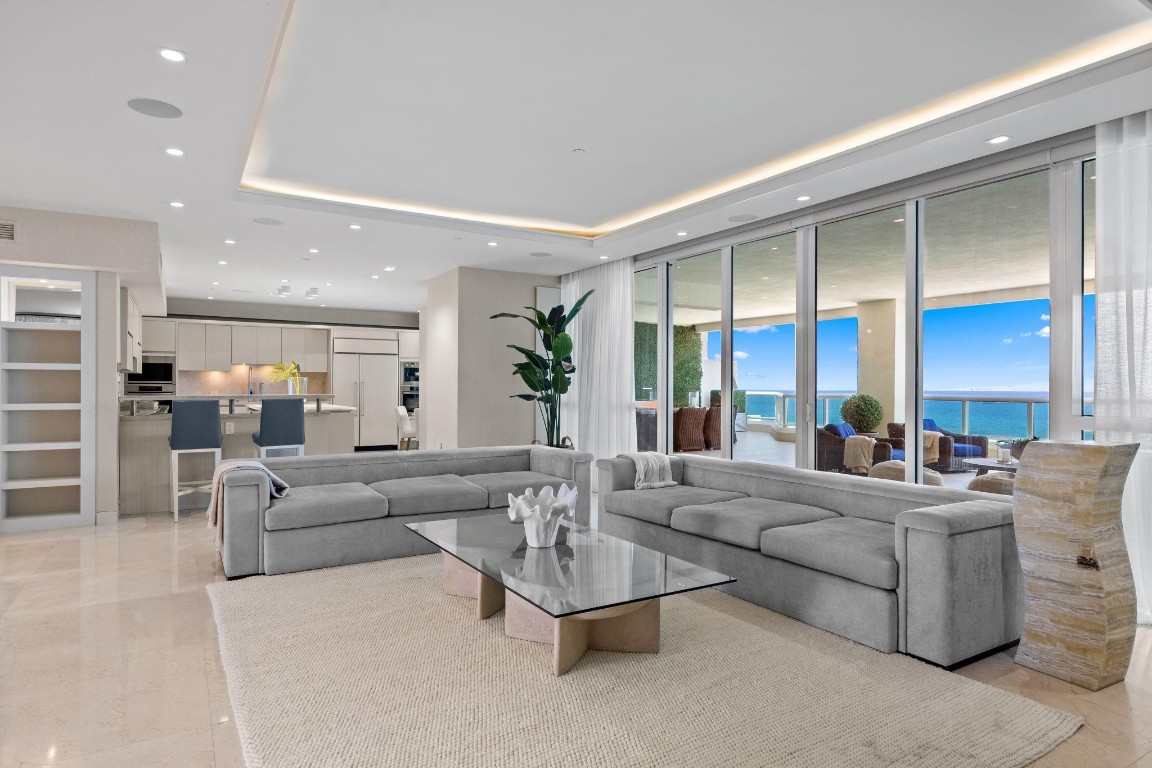 LAS OLAS BEACH CLUB - Residential