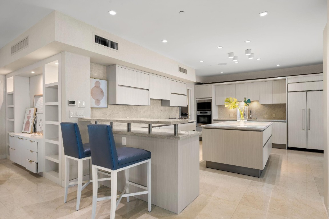 LAS OLAS BEACH CLUB - Residential