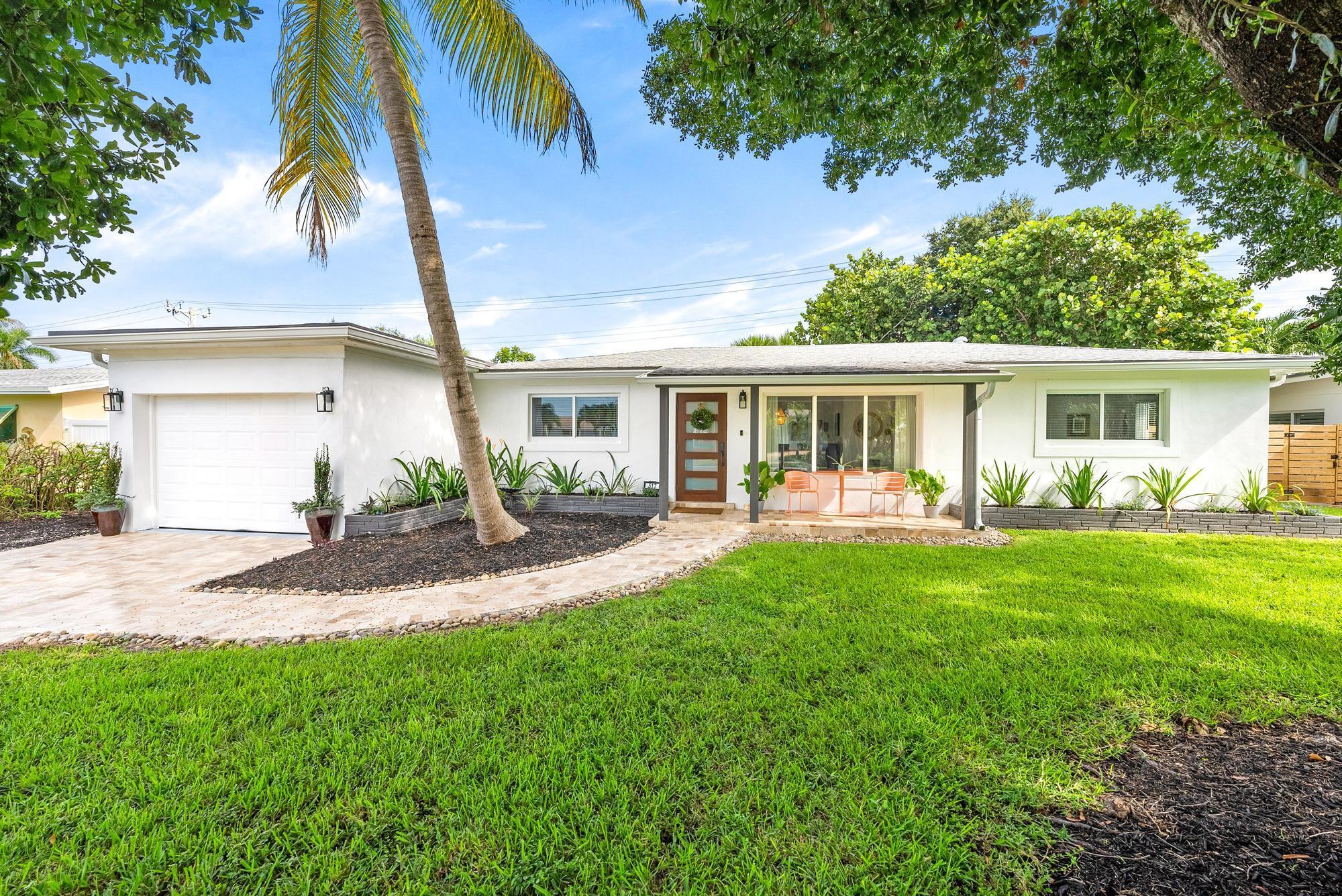 FULLY FURNISHED and TURNKEY Seasonal rental - Available 11.1.25. Welcome to the PERFECT North Palm Beach Getaway! This stunning seasonal rental offers the ideal blend of luxury, comfort, & convenience in a serene neighborhood. Situated in a peaceful & picturesque street, this home is designed for relaxation. Enter & you'll appreciate the open floor plan with clean, coastal accents. The kitchen features elegant white quartz counters, a countertop bar with four bar stools & stainless steel appliances, including a beverage fridge. The dining room table comfortably seats six. Three spacious & beautifully appointed bedrooms offer queen-size beds, flat-screen TVs & fans.