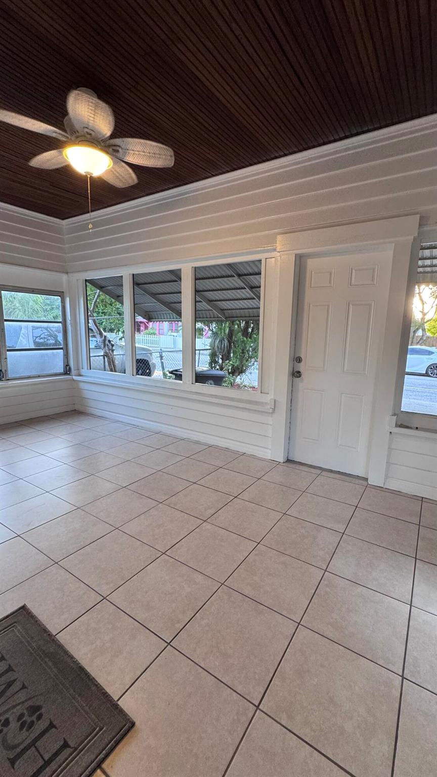 LAKE WORTH TOWN OF - Residential Lease