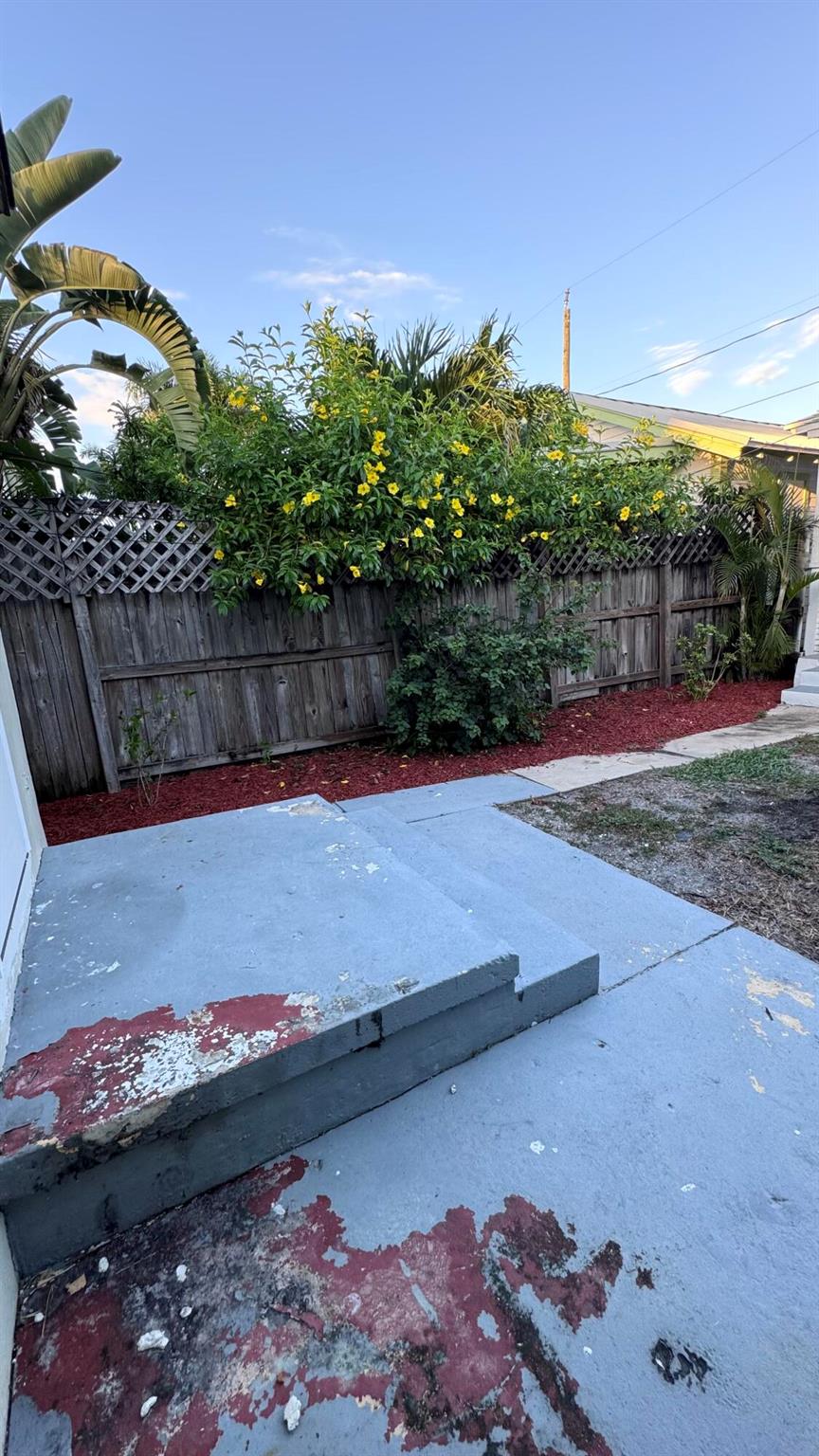 LAKE WORTH TOWN OF - Residential Lease