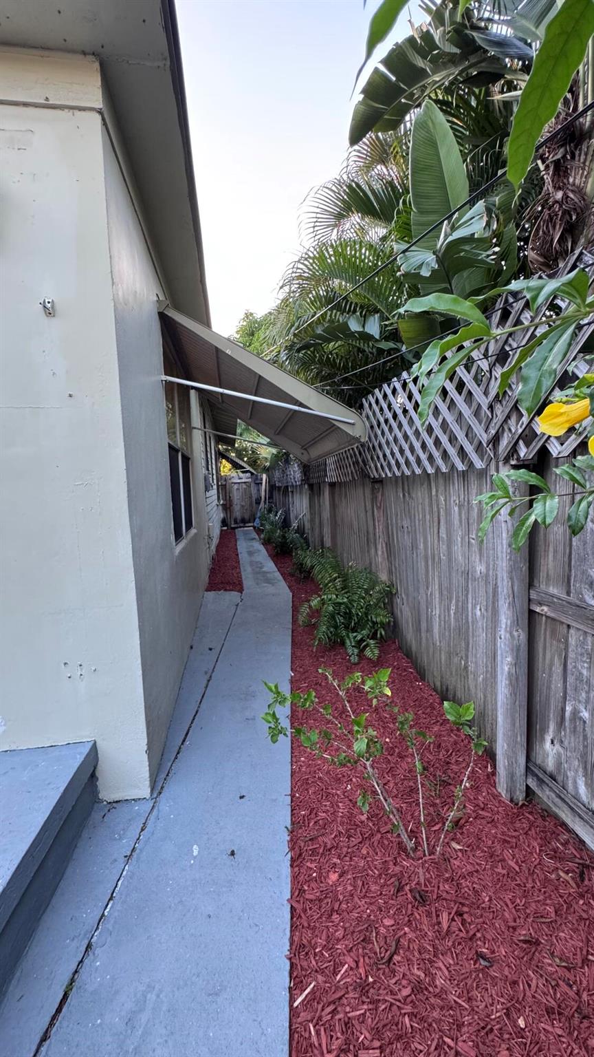 LAKE WORTH TOWN OF - Residential Lease