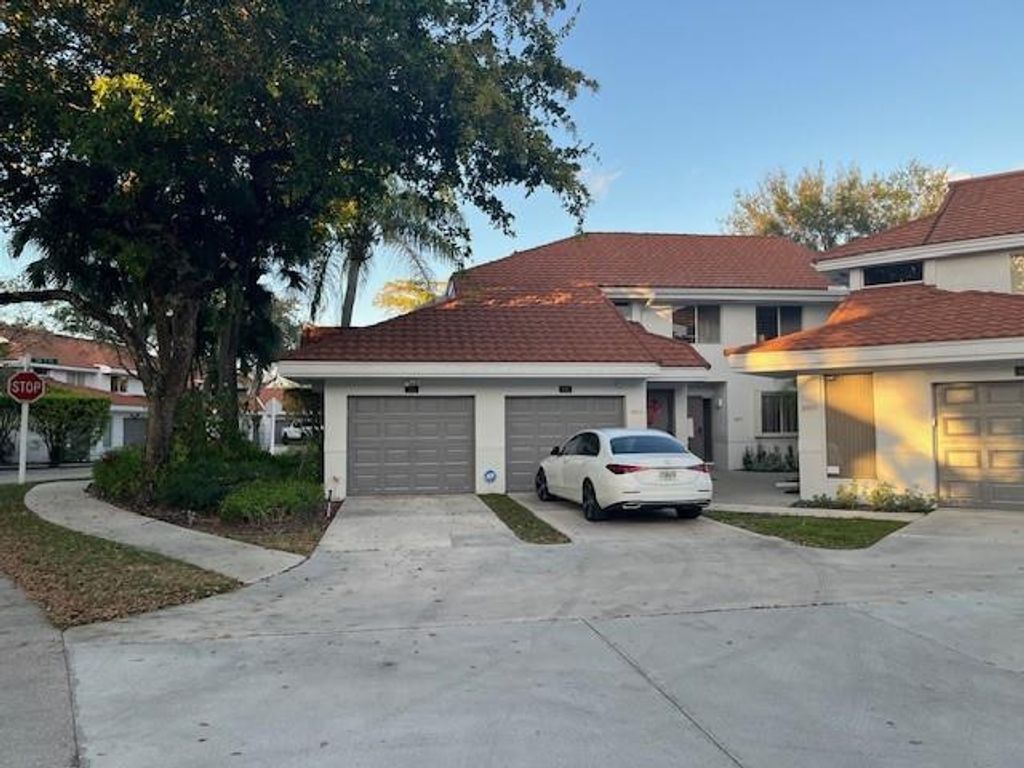 Photo of 992 NW 93rd Avenue, Plantation, FL 33324 (MLS # F10552201)
