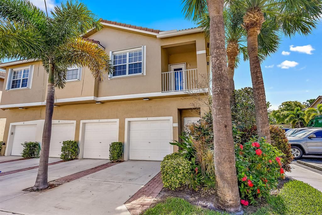 Photo of 112 Lighthouse Circle #J, Tequesta, FL 33469 (MLS # R10888863)