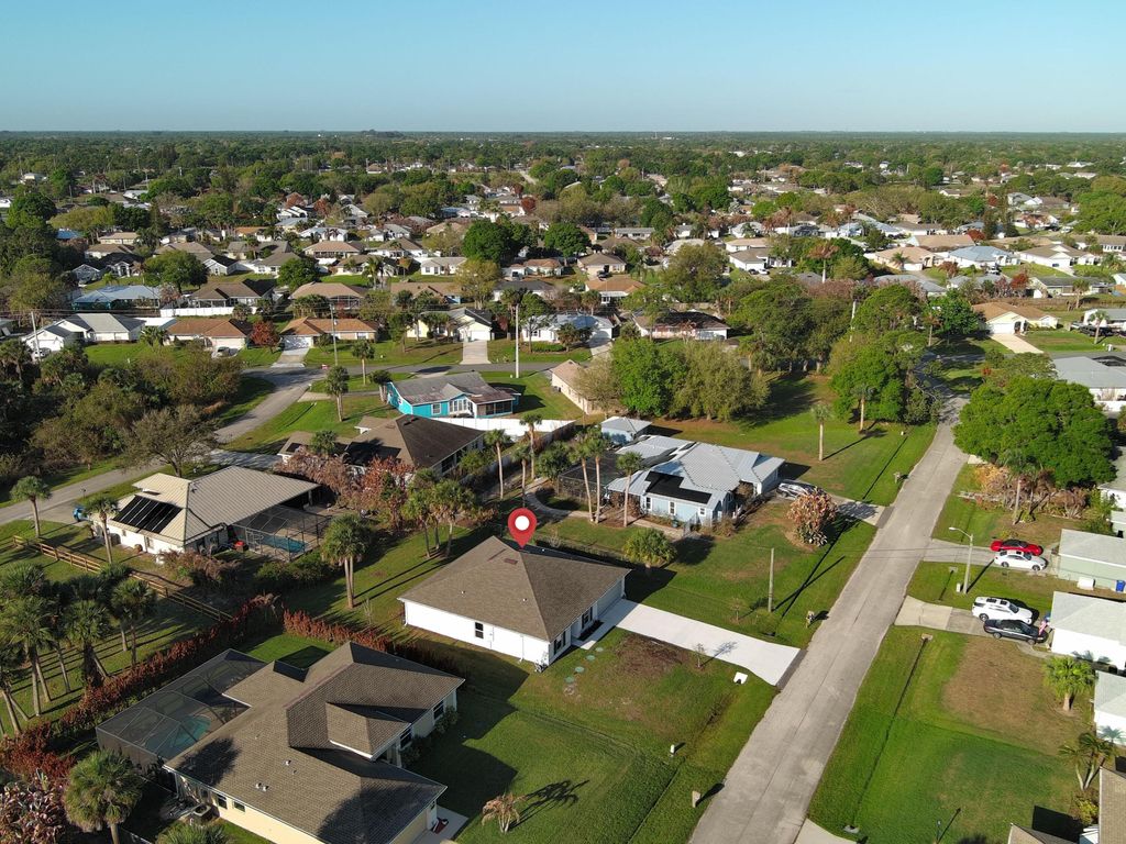 Photo of 450 Kendall Avenue, Sebastian, FL 32958 (MLS # B26010060)