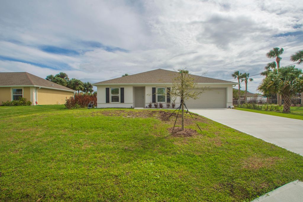Photo of 450 Kendall Avenue, Sebastian, FL 32958 (MLS # B26010060)