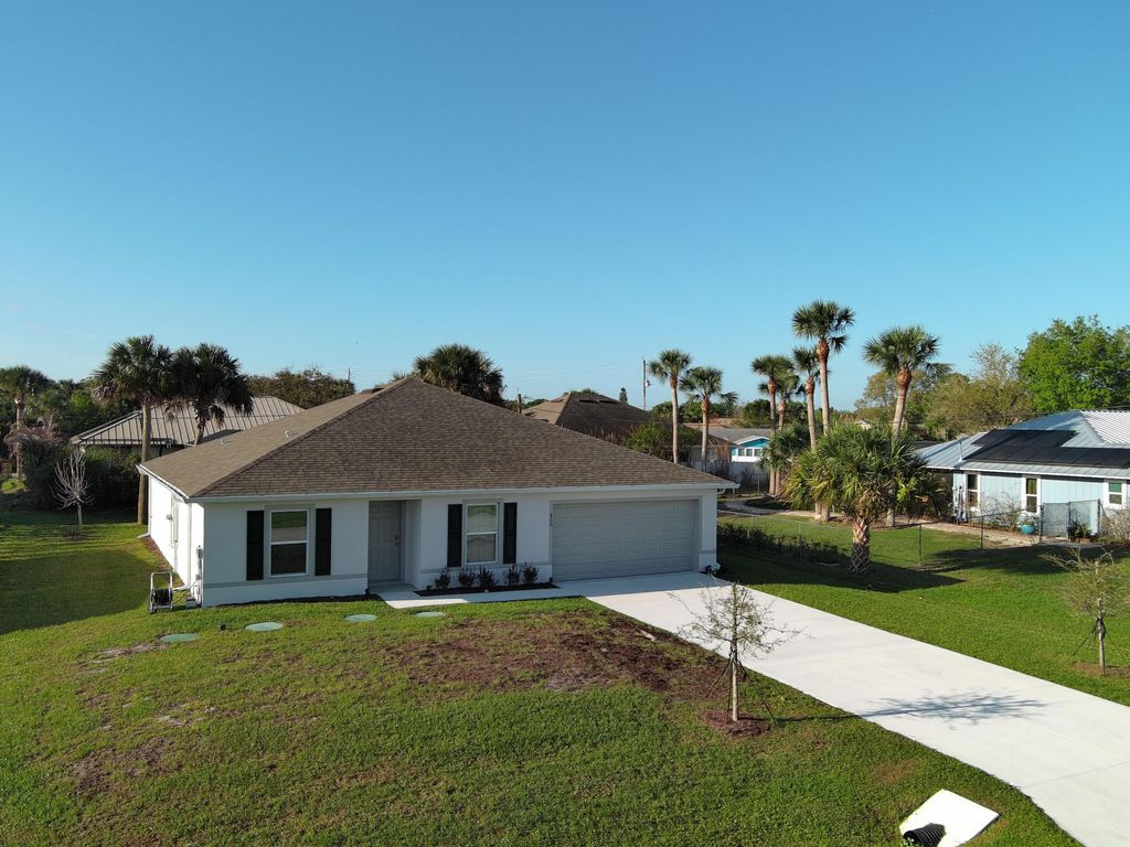 Photo of 450 Kendall Avenue, Sebastian, FL 32958 (MLS # B26010060)