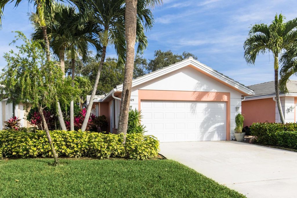 Photo of 4121 Old Oak Drive, Palm Beach Gardens, FL 33410 (MLS # R10949224)