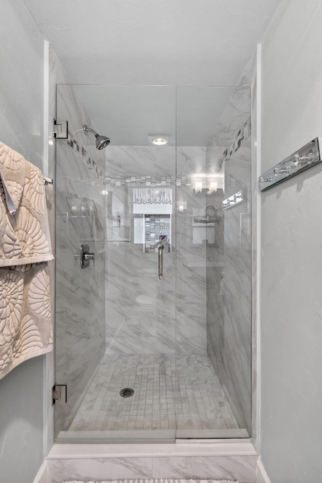 COLONIAL CLUB CONDO SEC 2 - Residential