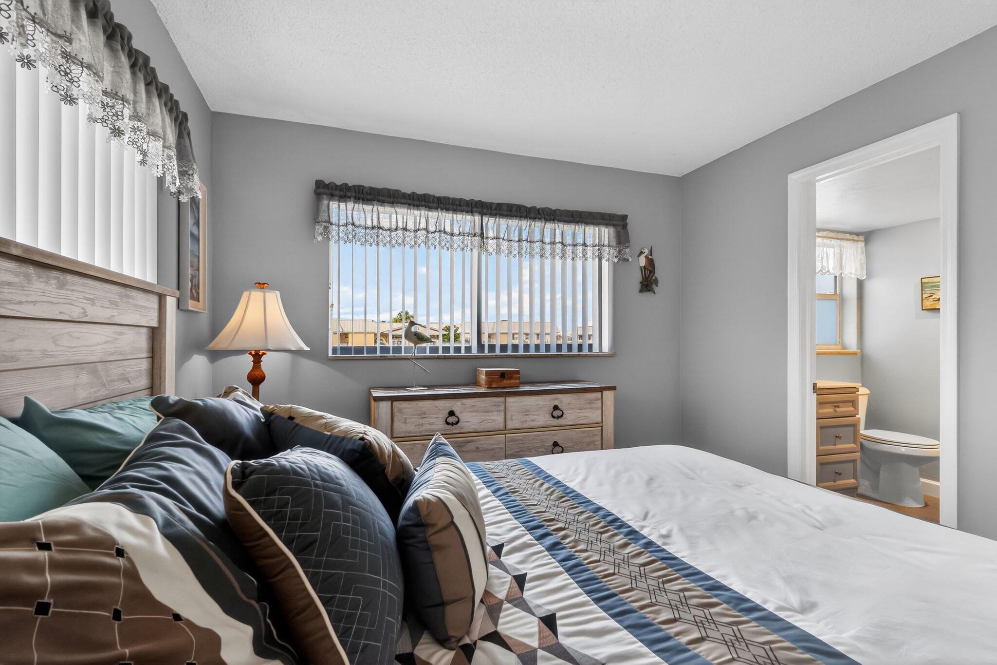 COLONIAL CLUB CONDO SEC 2 - Residential