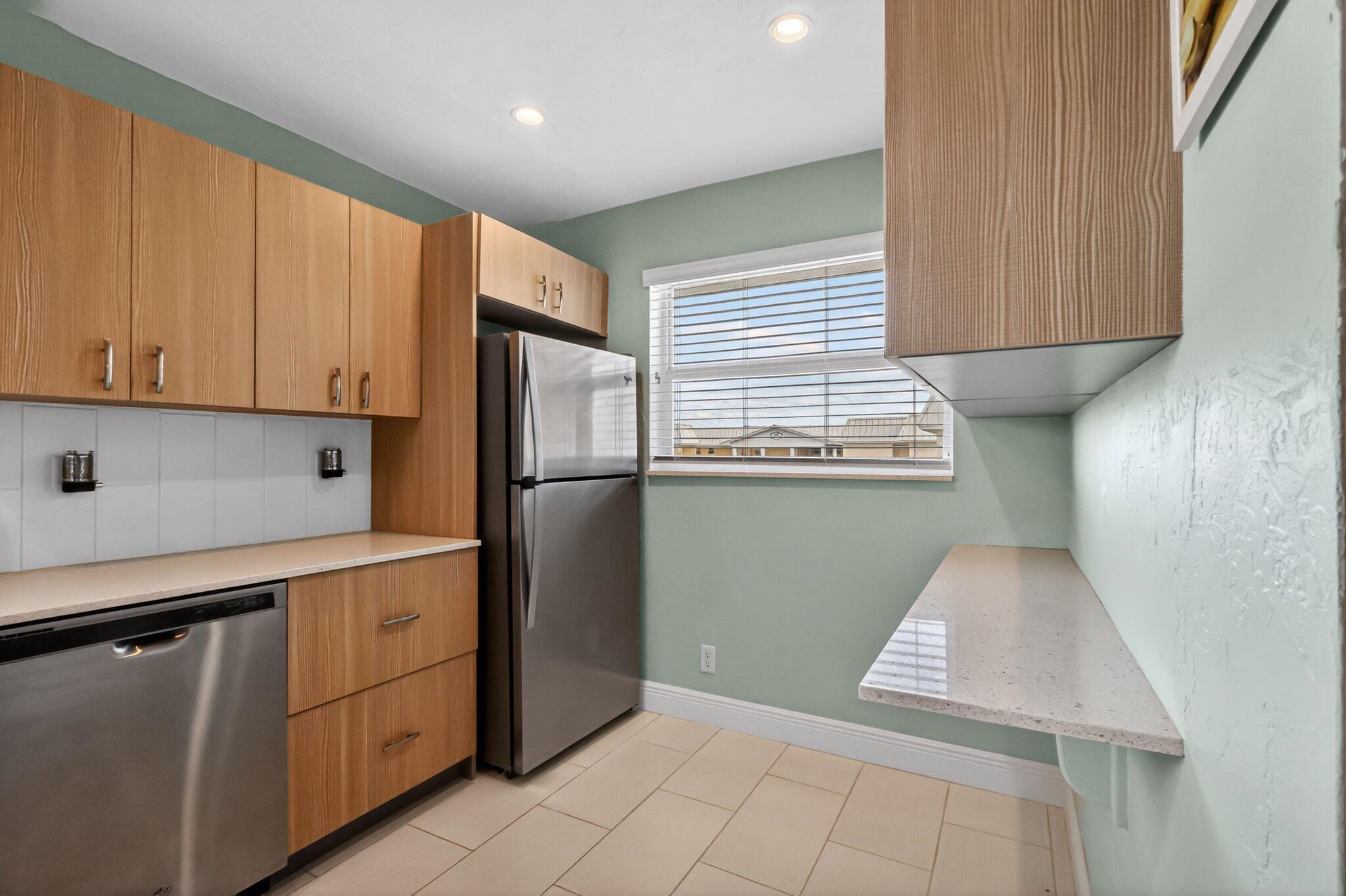 COLONIAL CLUB CONDO SEC 2 - Residential