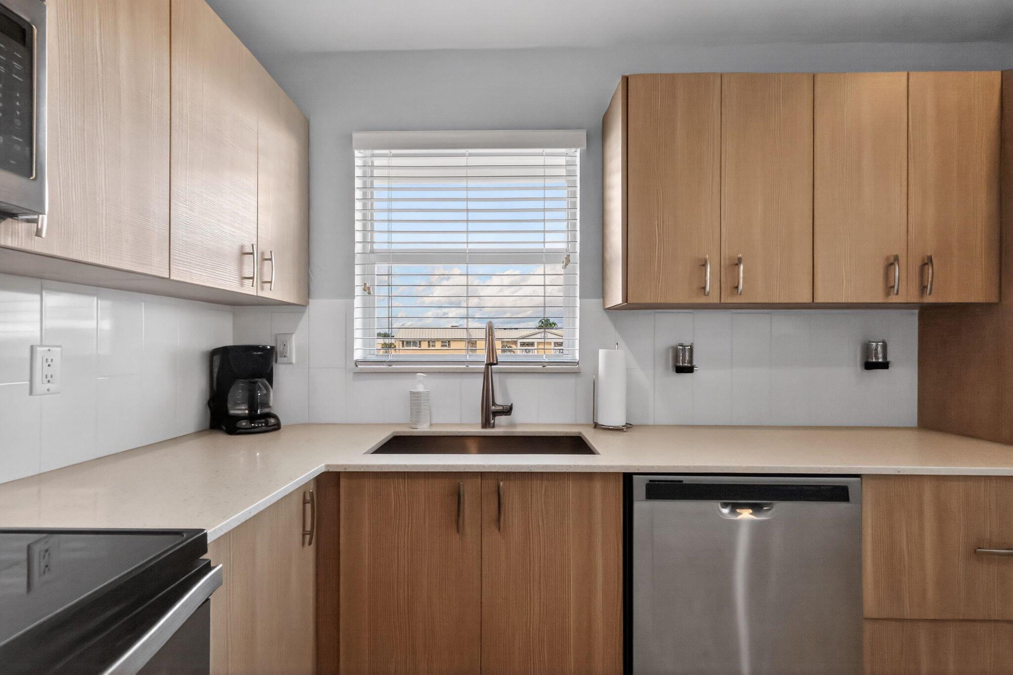 COLONIAL CLUB CONDO SEC 2 - Residential